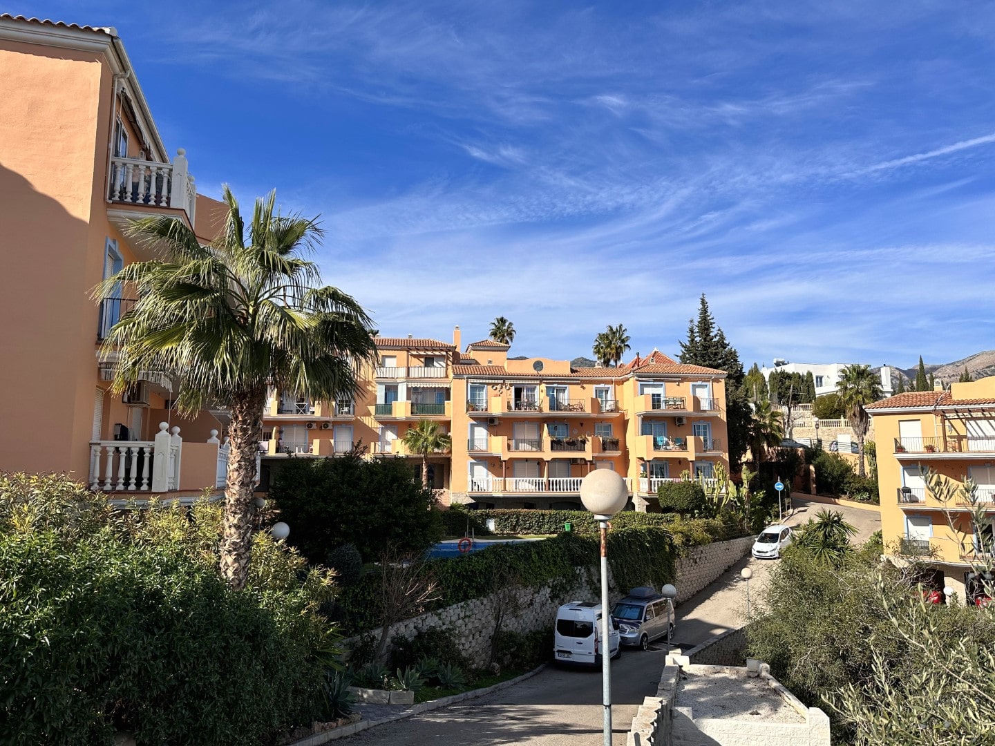 Luminoso y coqueto apartamento de esquina con fantásticas vistas tanto al mar