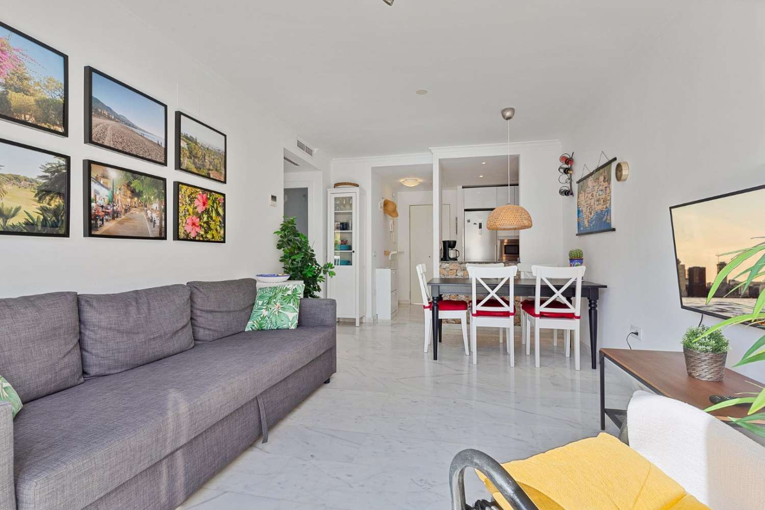 Bright, nice apartment in Los Boliches, Fuengirola, only 300 meters to the train station and 450 meters to the sea