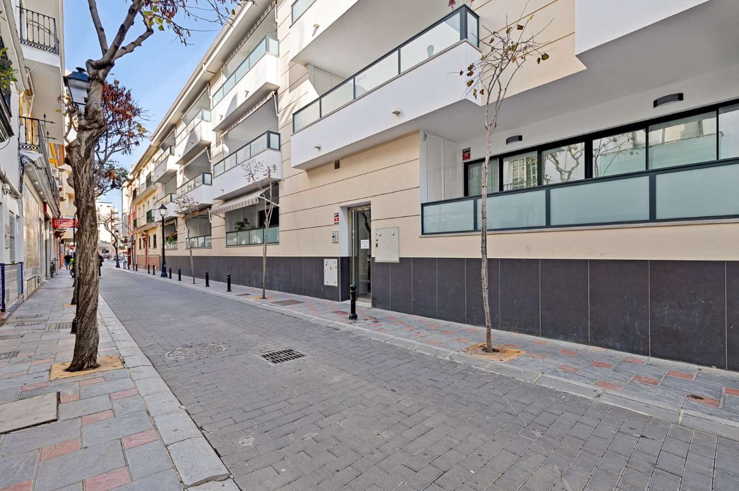 Fantastisk lägenhet i nyskick belägen endast 80 meter från stranden i Los Boliches, Fuengirola