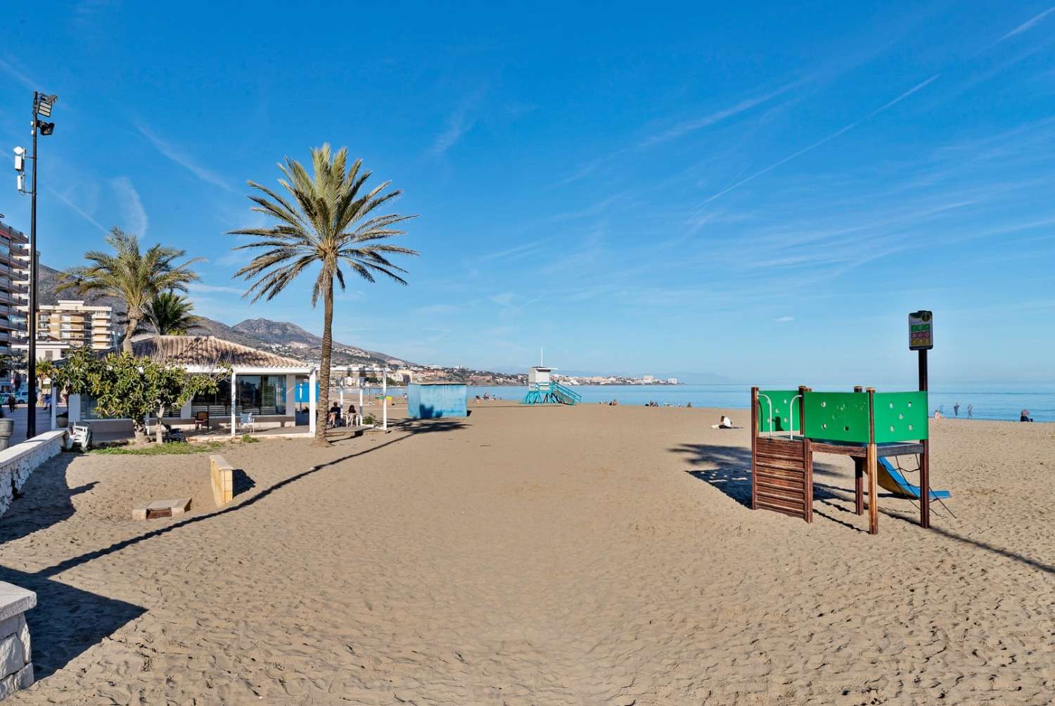 Fantastisk lägenhet i nyskick belägen endast 80 meter från stranden i Los Boliches, Fuengirola