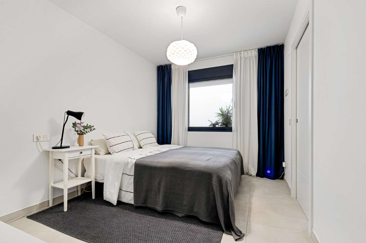 Fantastisk lägenhet i nyskick belägen endast 80 meter från stranden i Los Boliches, Fuengirola