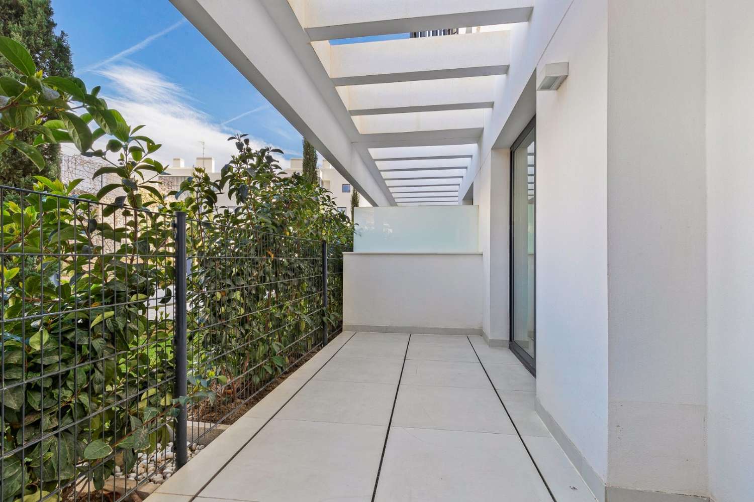 Fantástico piso con jardín privado situado en la urbanización Higueron West