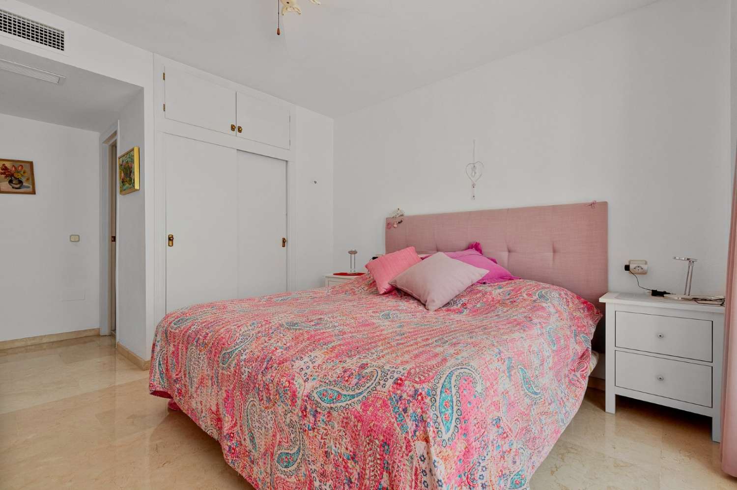 Bright Apartment is centrally located near Plaza Hispanidad and about 450 meters from the beach.