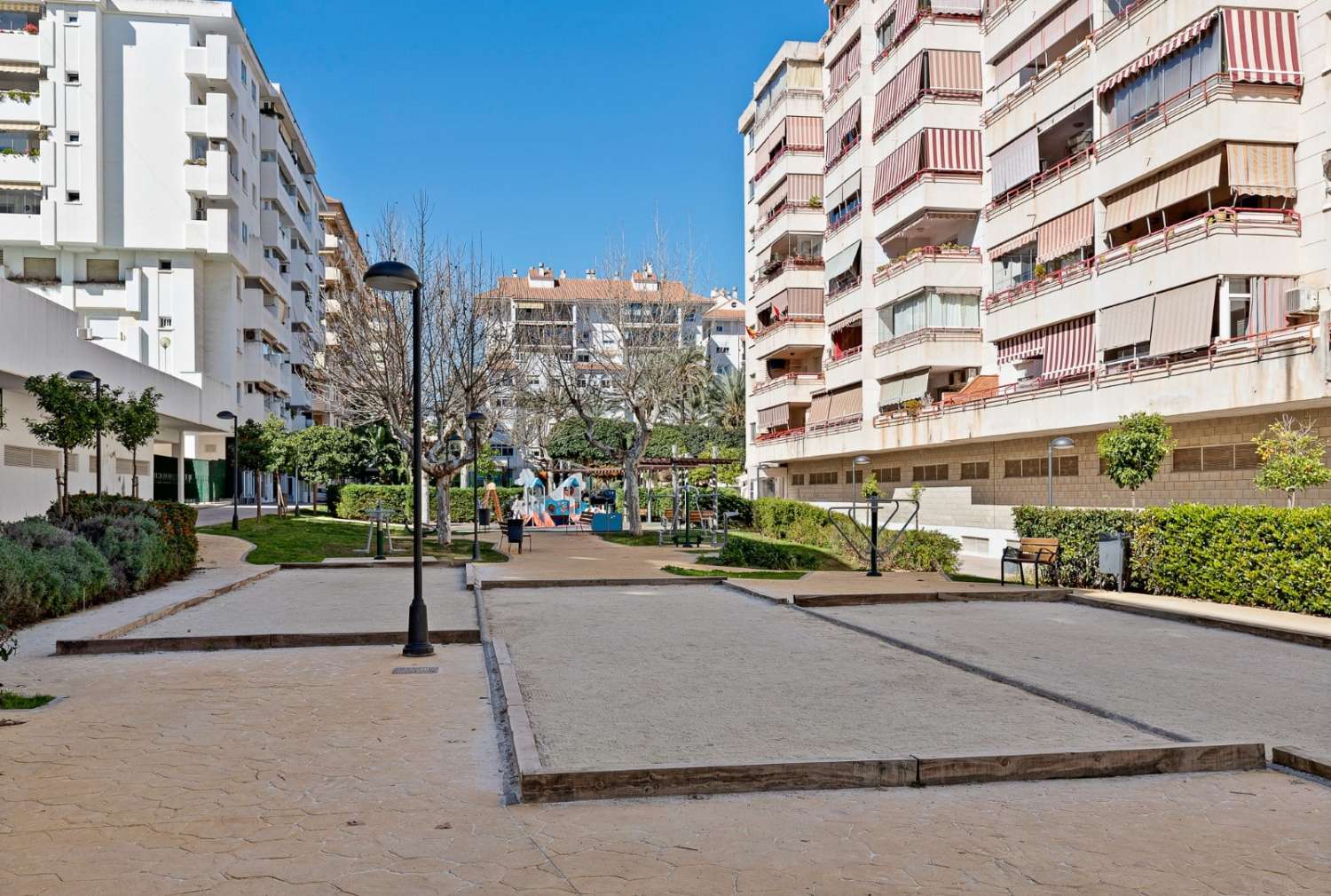 Lägenheten är centralt belägen i närheten av Plaza Hispanidad och 450 meter från stranden