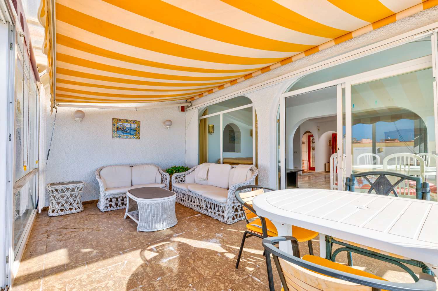 Villa on one level, with sea views, located only  500 meters from the beach