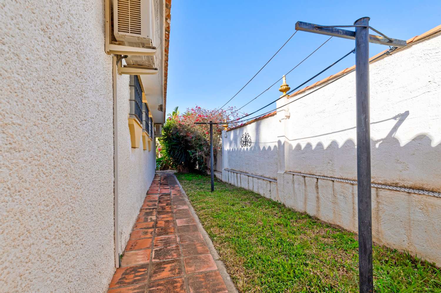 Villa de 3 dormitorios, con vistas al mar, situada a solo 500 metros de la playa