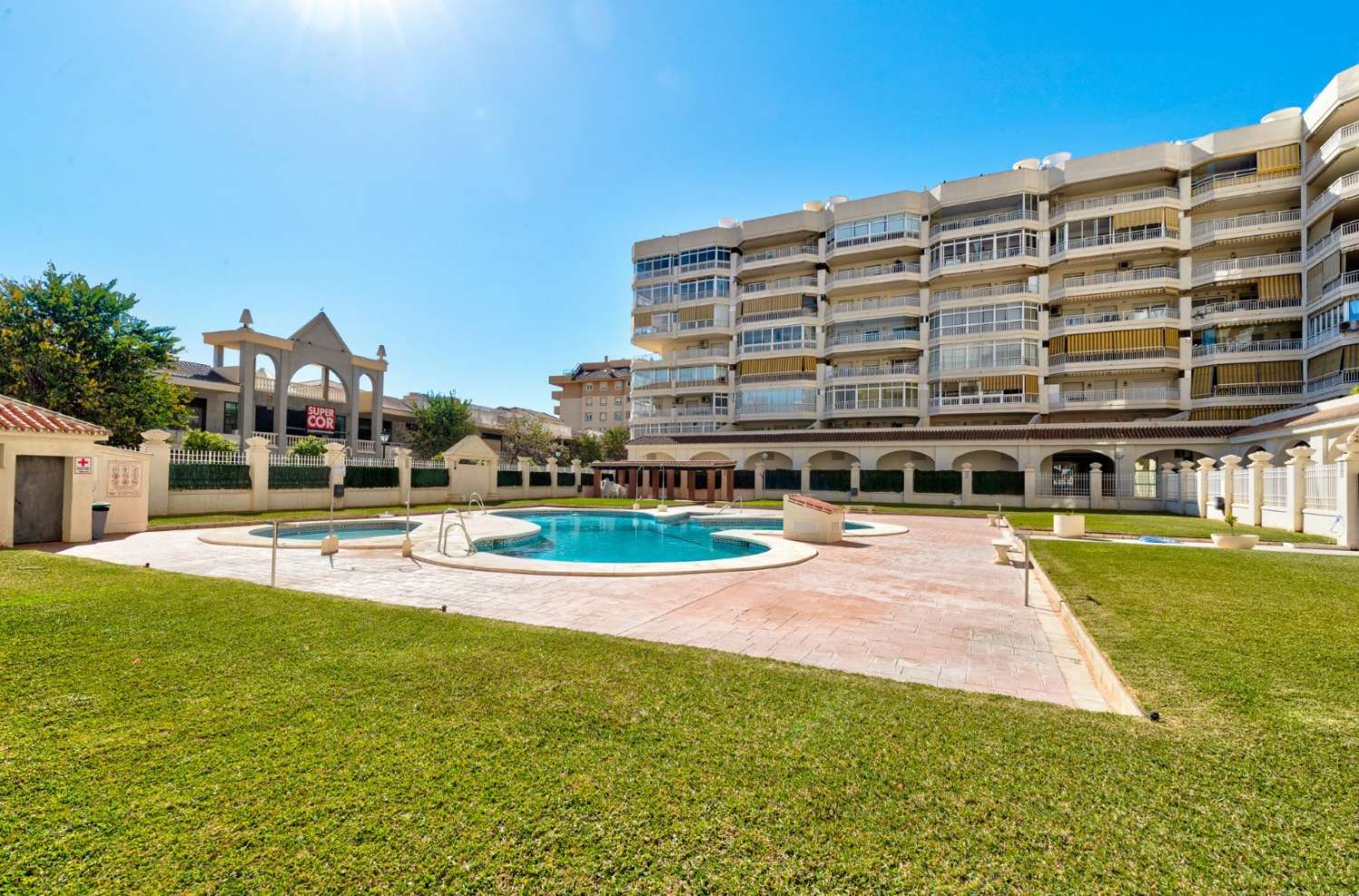 Rymlig lägenhet endast 300 meter från stranden i Los Boliches, Fuengirola.