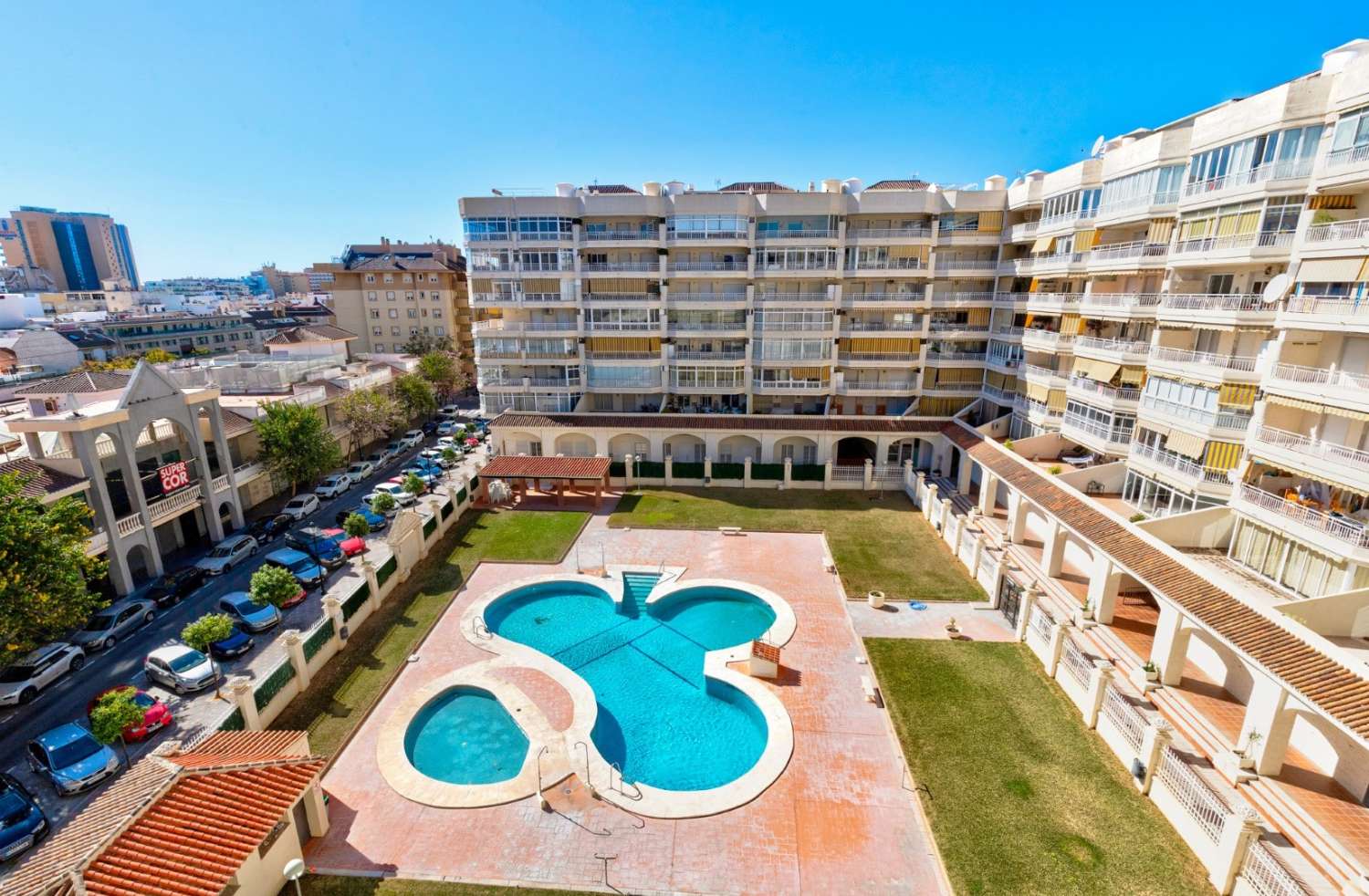 Rymlig lägenhet endast 300 meter från stranden i Los Boliches, Fuengirola.