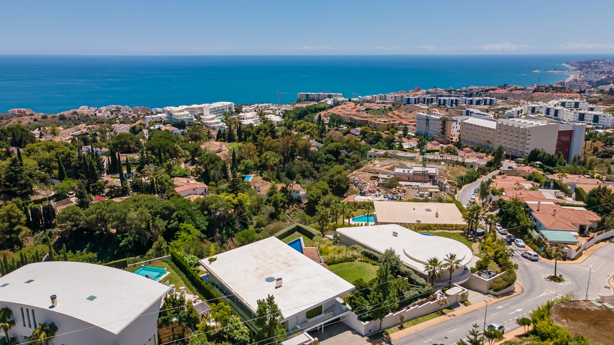 Contemporary designer villa in Reserva del Higuerón with breathtaking views towards the sea