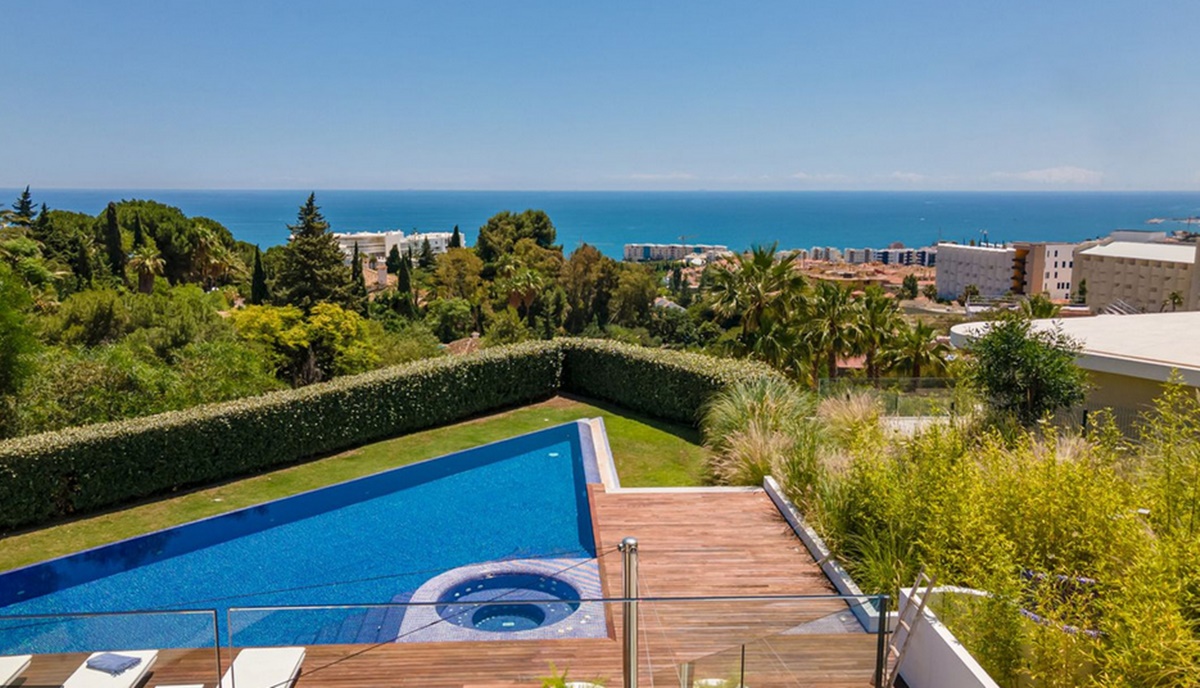 Contemporary designer villa in Reserva del Higuerón with breathtaking views towards the sea