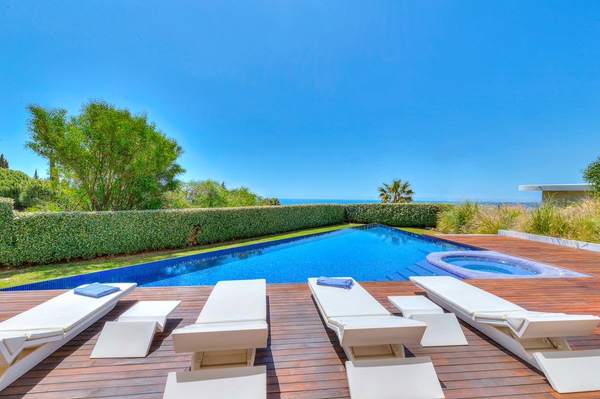 Contemporary designer villa in Reserva del Higuerón with breathtaking views towards the sea