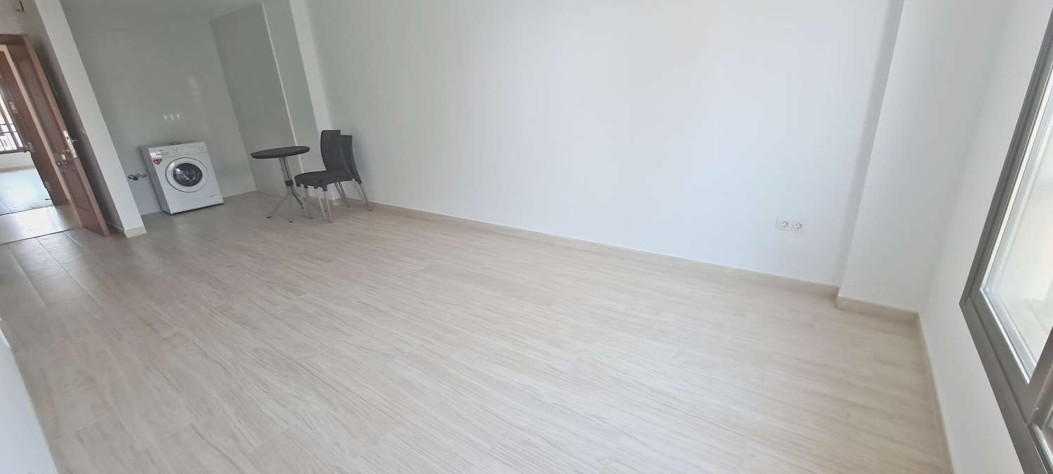 Apartment on the Paseo Marítimo de Los Boliches, with fabulous sea views, pool.