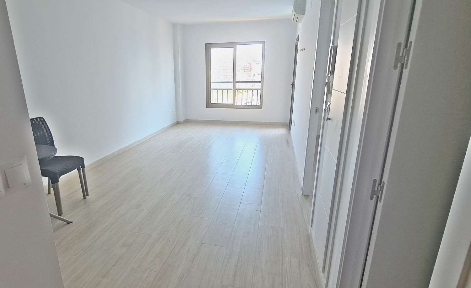 Apartment on the Paseo Marítimo de Los Boliches, with fabulous sea views, pool.