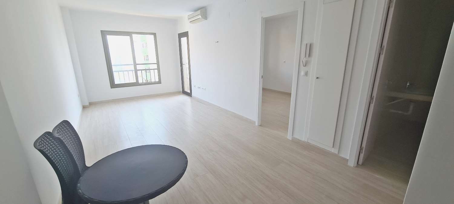 Apartment on the Paseo Marítimo de Los Boliches, with fabulous sea views, pool.