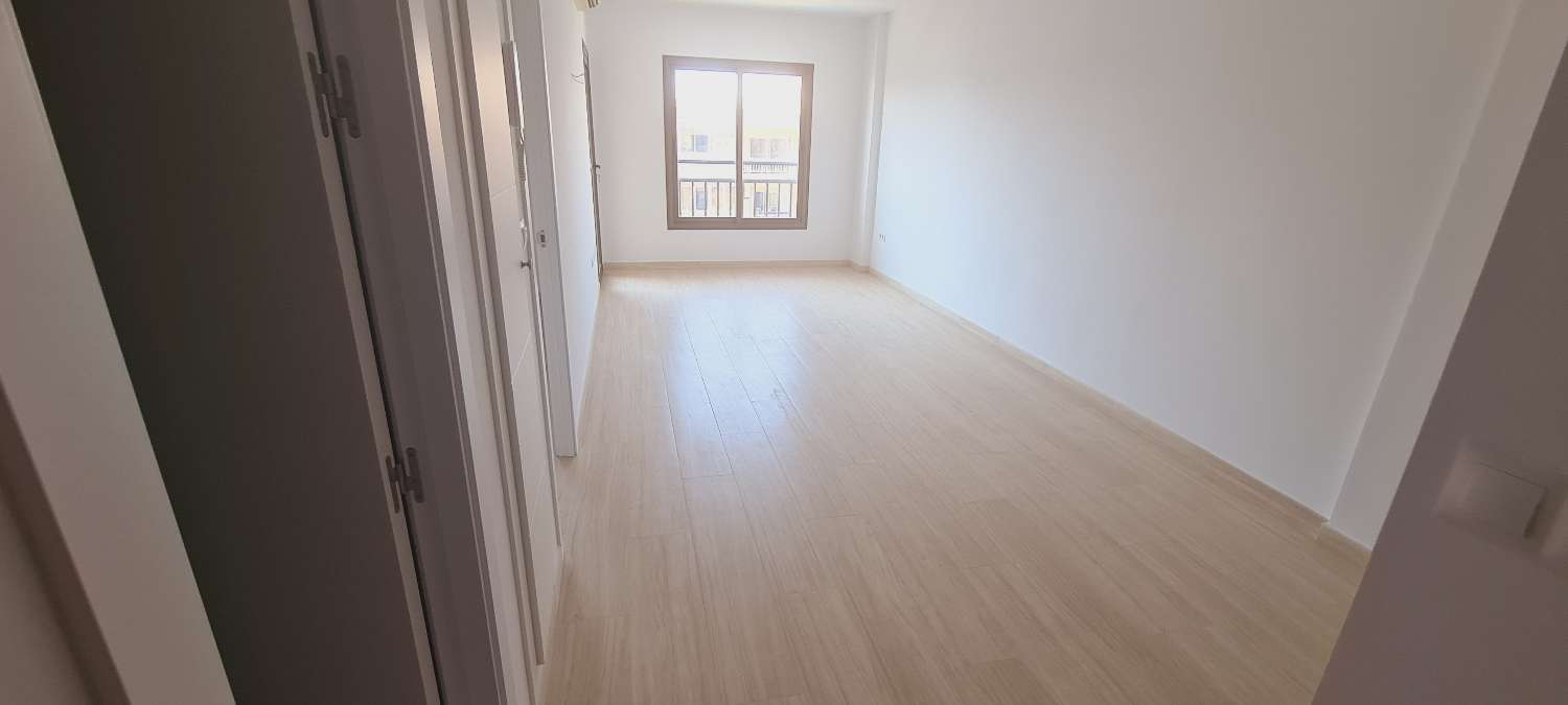 Apartment on the Paseo Marítimo de Los Boliches, with fabulous sea views, pool.