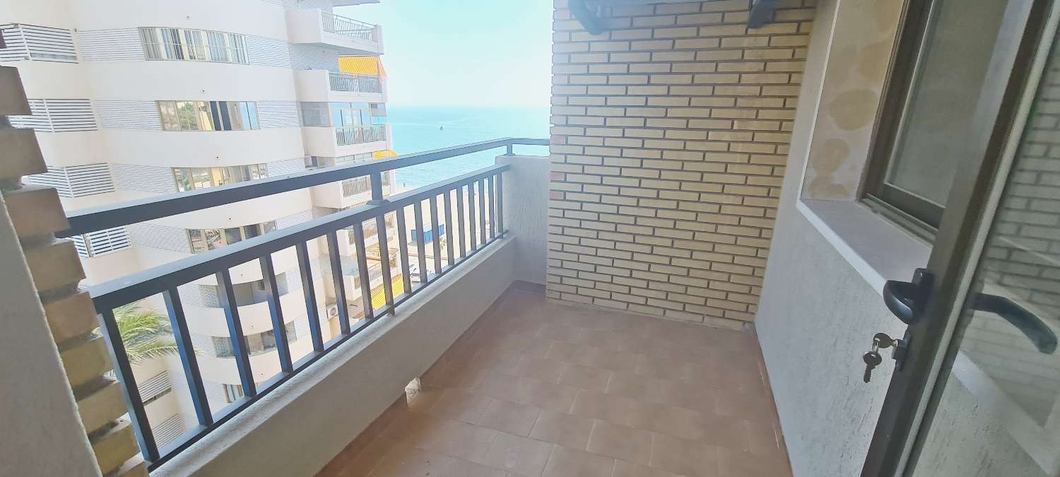 Apartment on the Paseo Marítimo de Los Boliches, with fabulous sea views, pool.