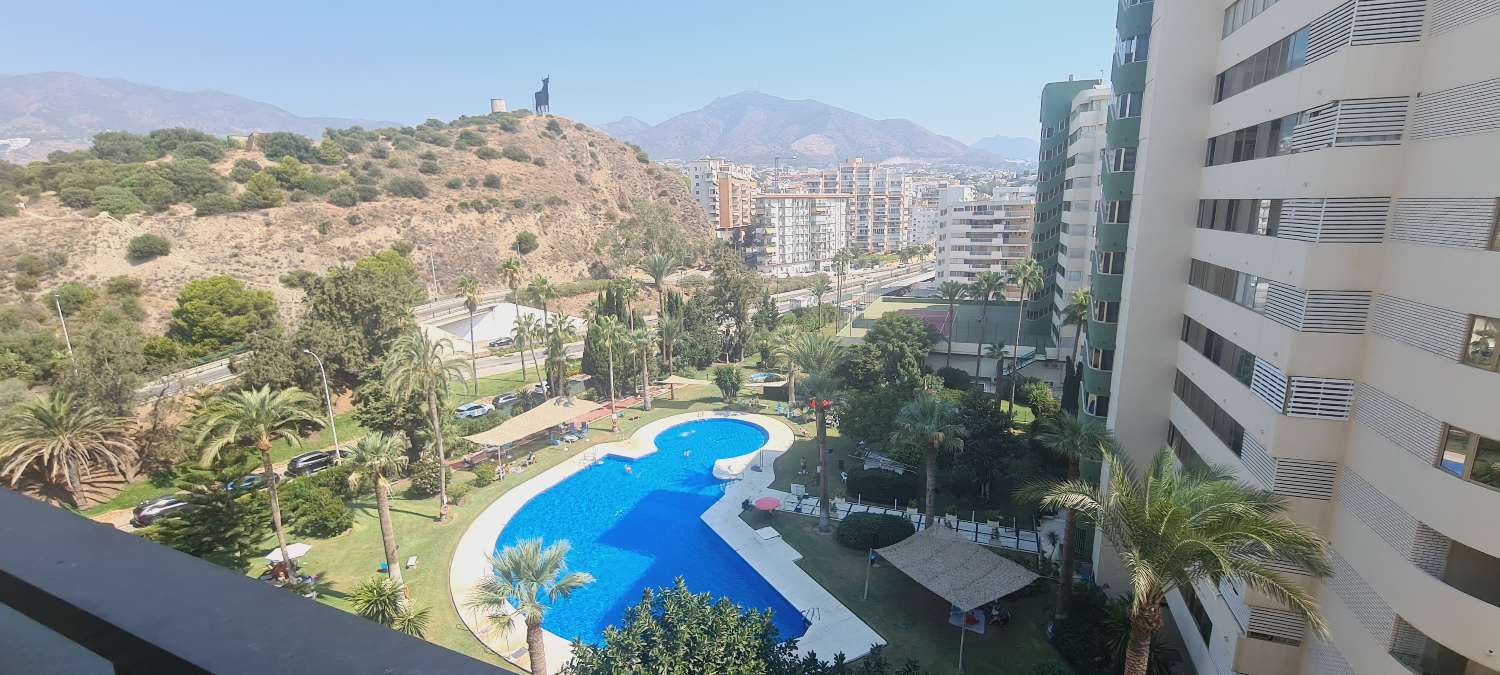Apartment on the Paseo Marítimo de Los Boliches, with fabulous sea views, pool.
