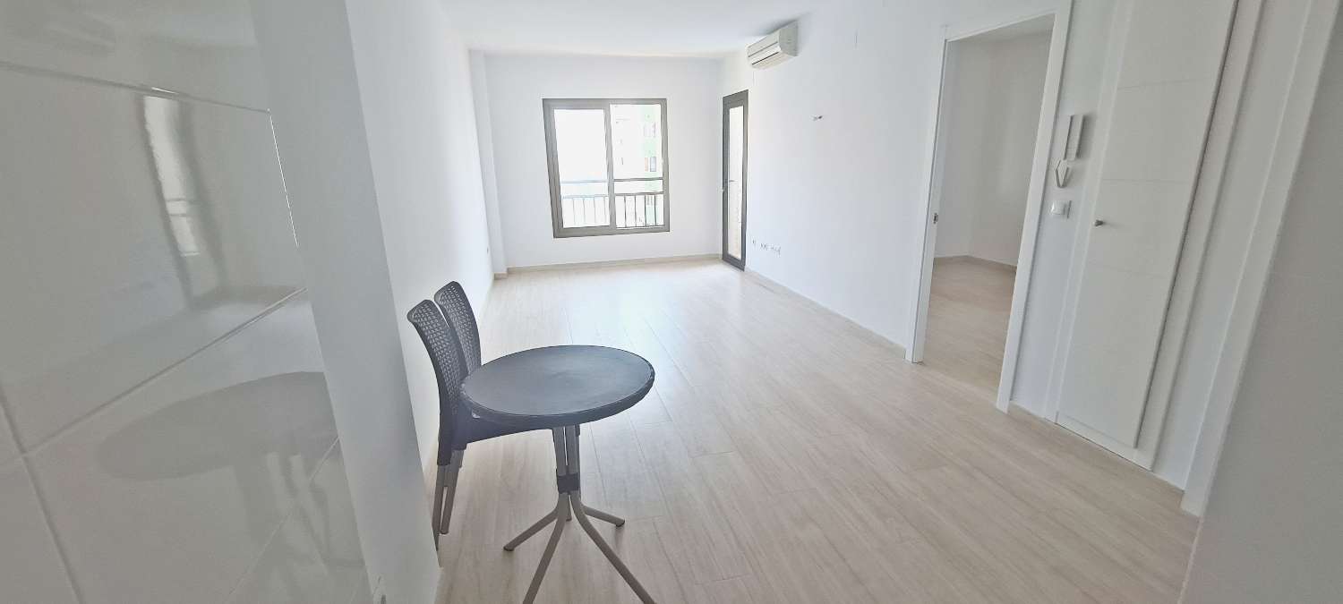 Apartment on the Paseo Marítimo de Los Boliches, with fabulous sea views, pool.