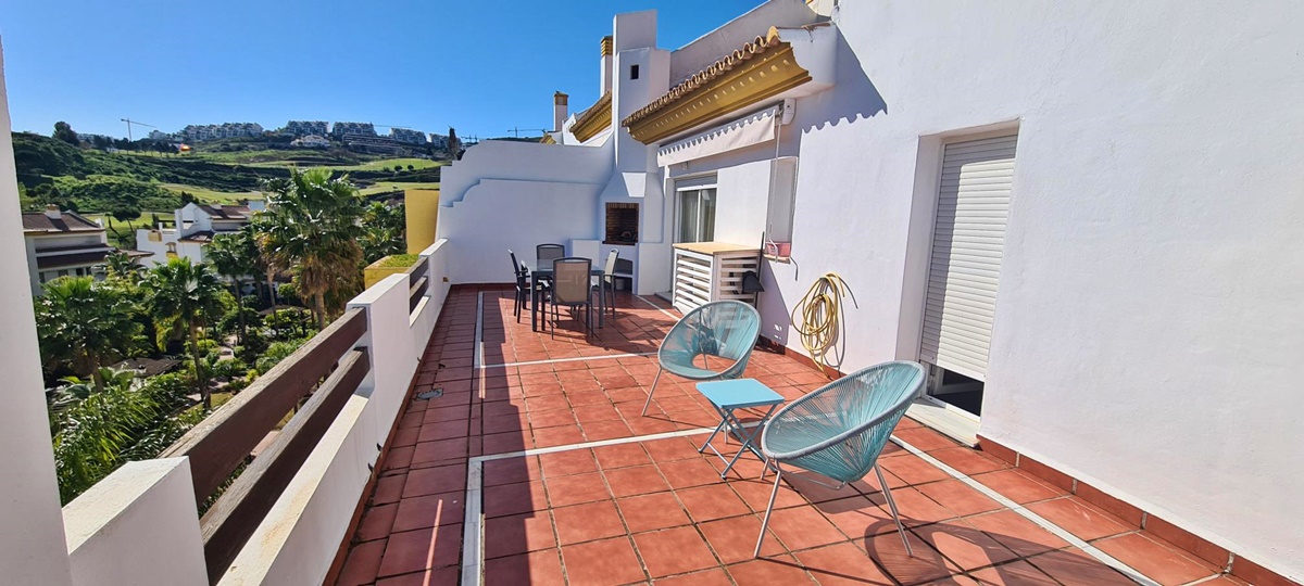 Charming penthouse for golf lovers