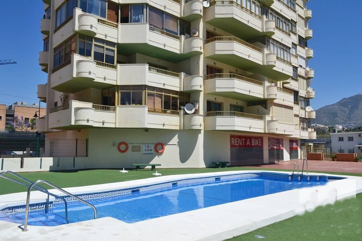 Amplio piso en esquina a 100 mts de la playa