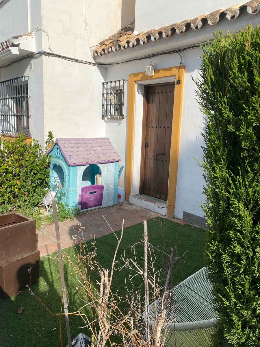 Encantadora y acogedora casa adosada de 2 dormitorios situada en la urbanización Pueblo Campana, mijas costa