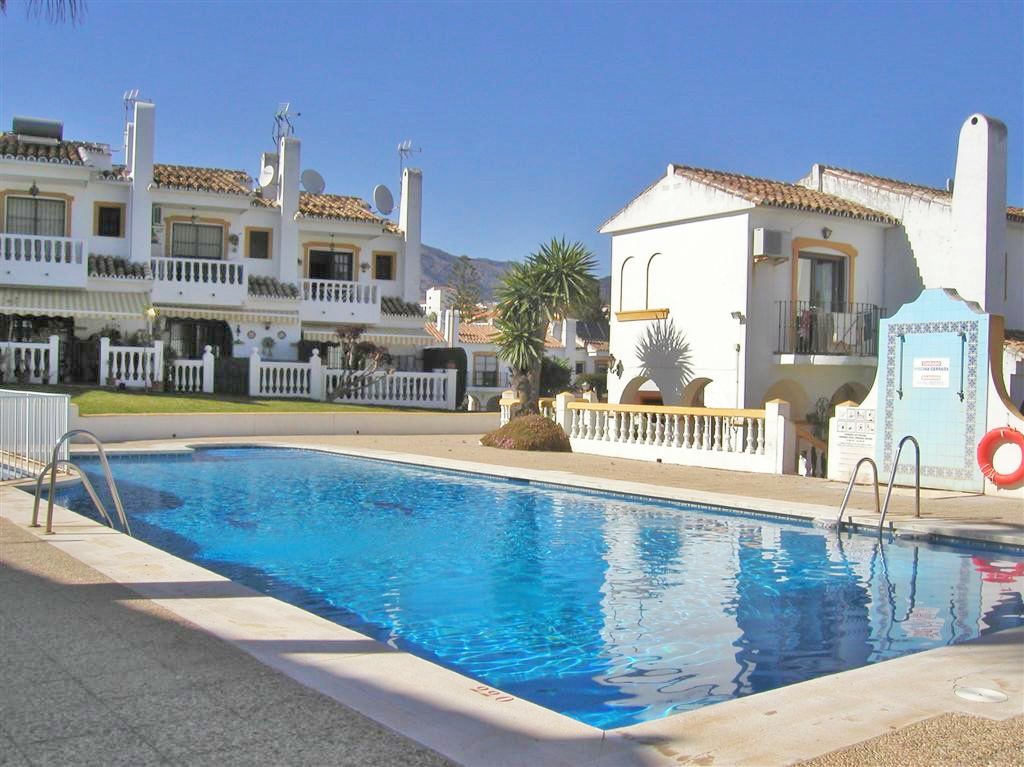 Encantadora y acogedora casa adosada de 2 dormitorios situada en la urbanización Pueblo Campana, mijas costa