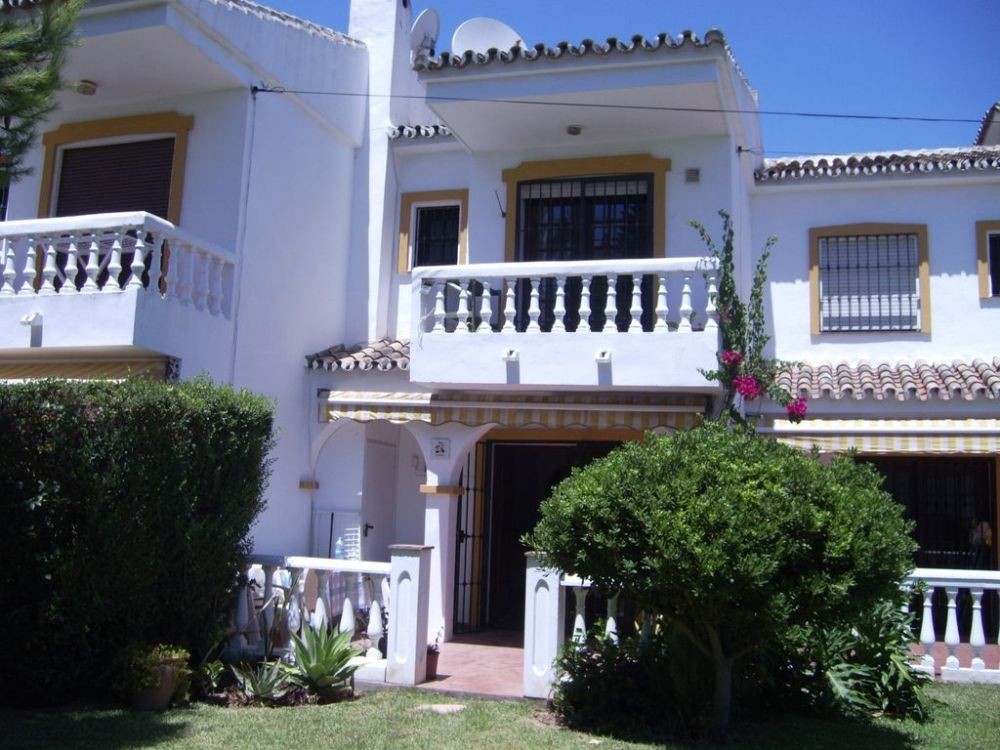 Encantadora y acogedora casa adosada de 2 dormitorios situada en la urbanización Pueblo Campana, mijas costa