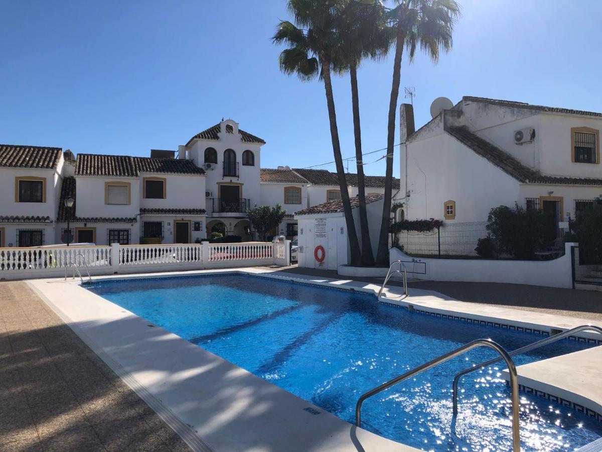 Encantadora y acogedora casa adosada de 2 dormitorios situada en la urbanización Pueblo Campana, mijas costa