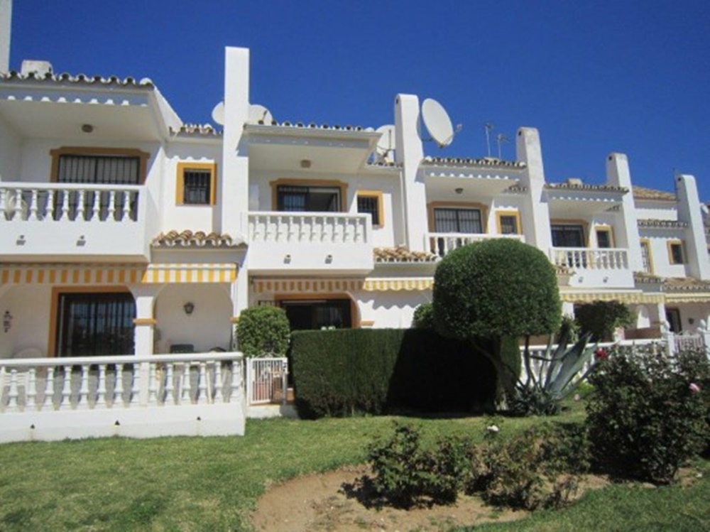 Encantadora y acogedora casa adosada de 2 dormitorios situada en la urbanización Pueblo Campana, mijas costa