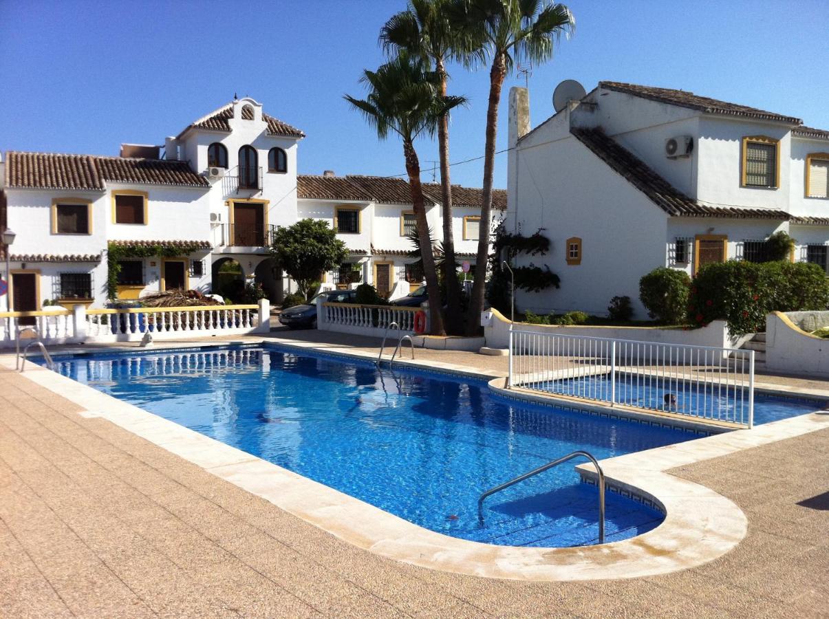 Encantadora y acogedora casa adosada de 2 dormitorios situada en la urbanización Pueblo Campana, mijas costa