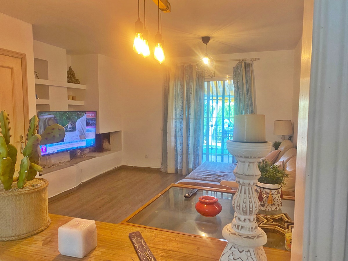 Encantadora y acogedora casa adosada de 2 dormitorios situada en la urbanización Pueblo Campana, mijas costa