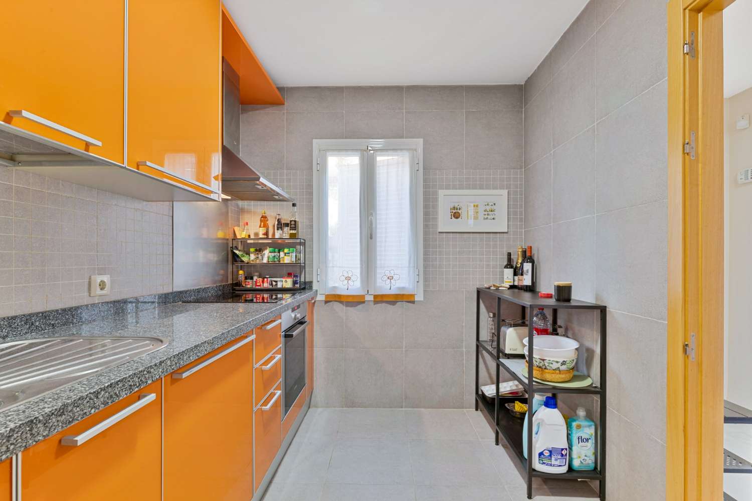 Twnohouse with sea views in the lower part of Torreblanca