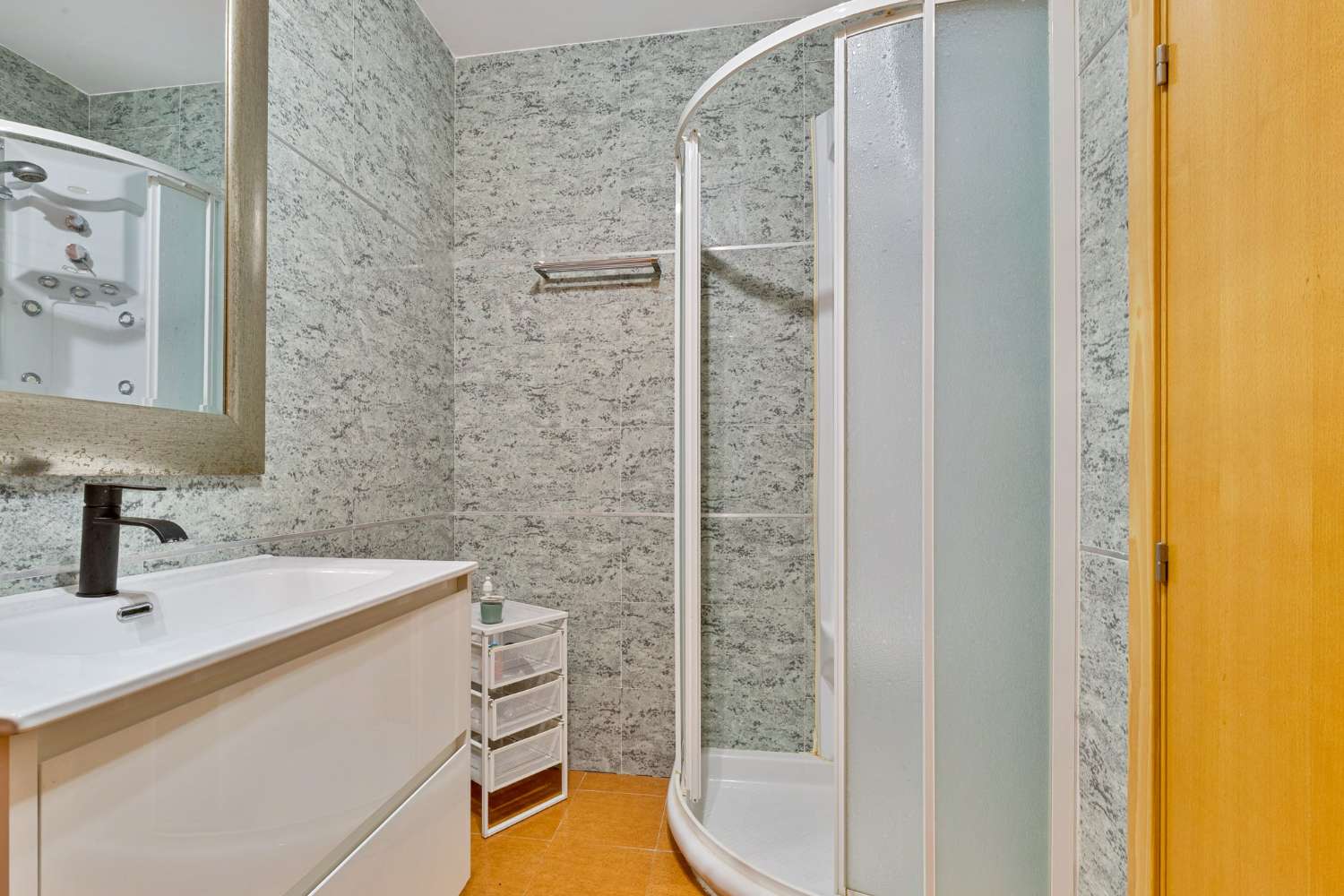 Twnohouse with sea views in the lower part of Torreblanca