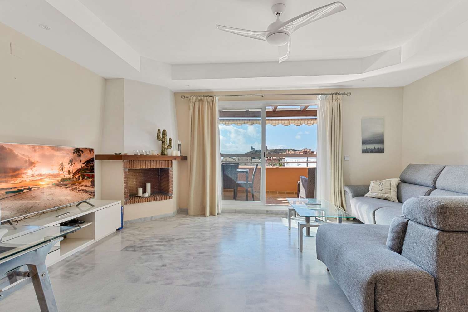 Twnohouse with sea views in the lower part of Torreblanca