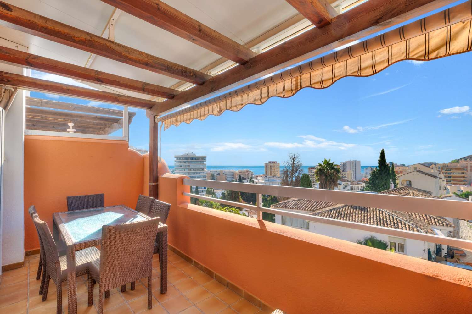 Twnohouse with sea views in the lower part of Torreblanca