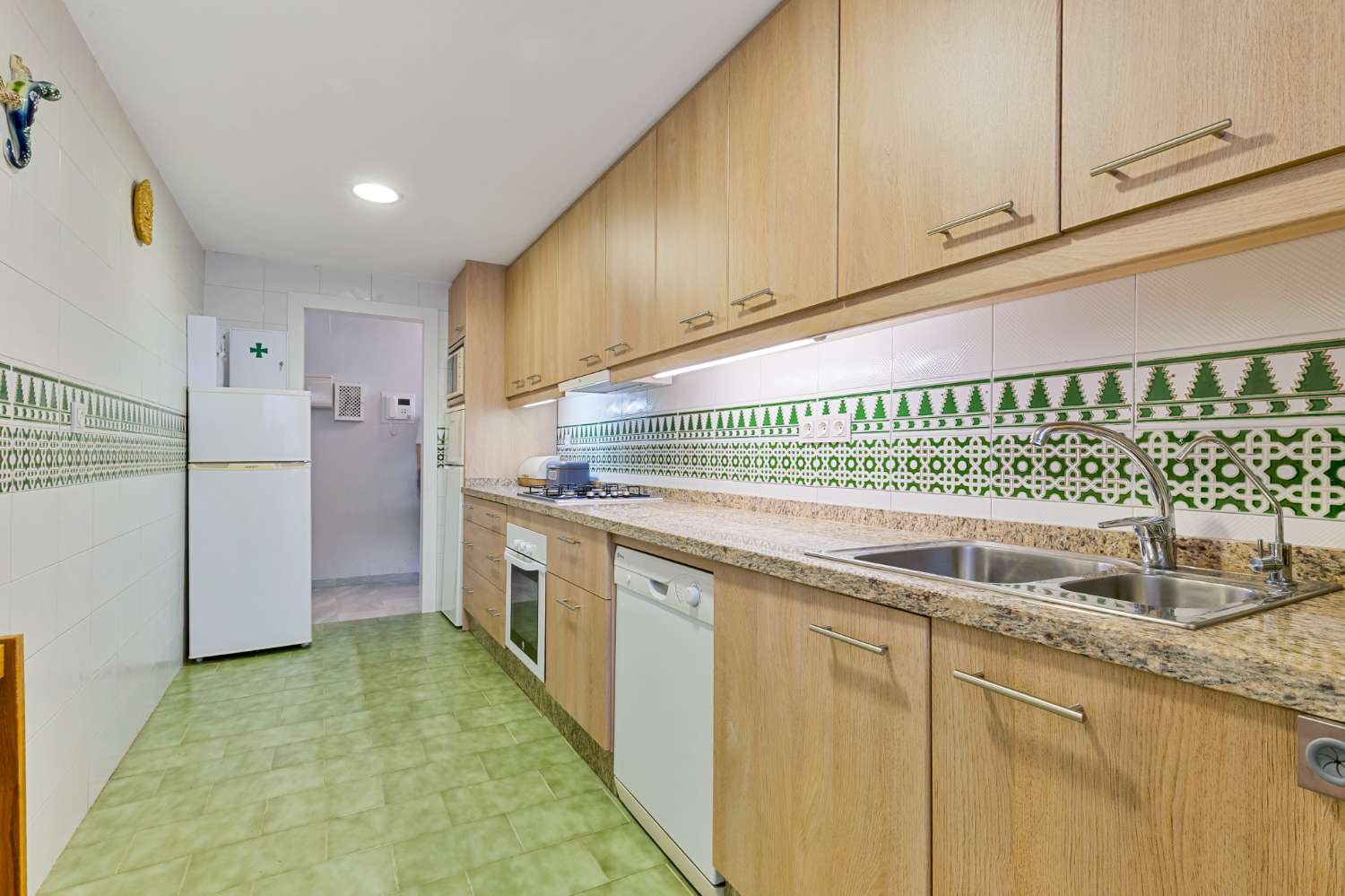 Front-line corner apartment in Doña Sofia