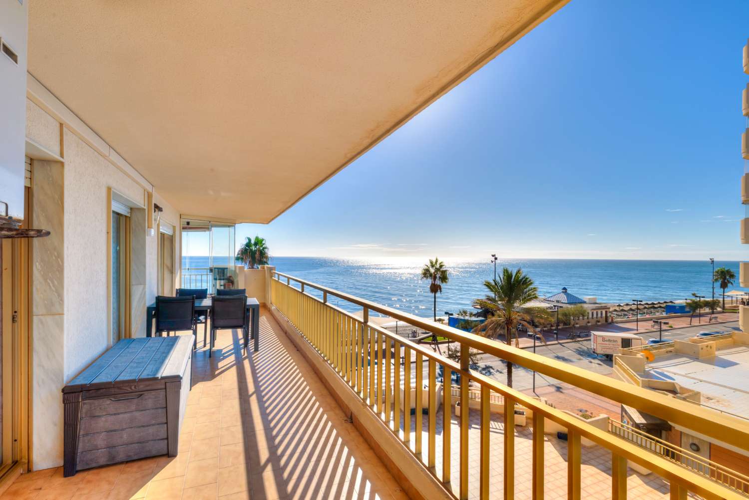 Front-line corner apartment in Doña Sofia