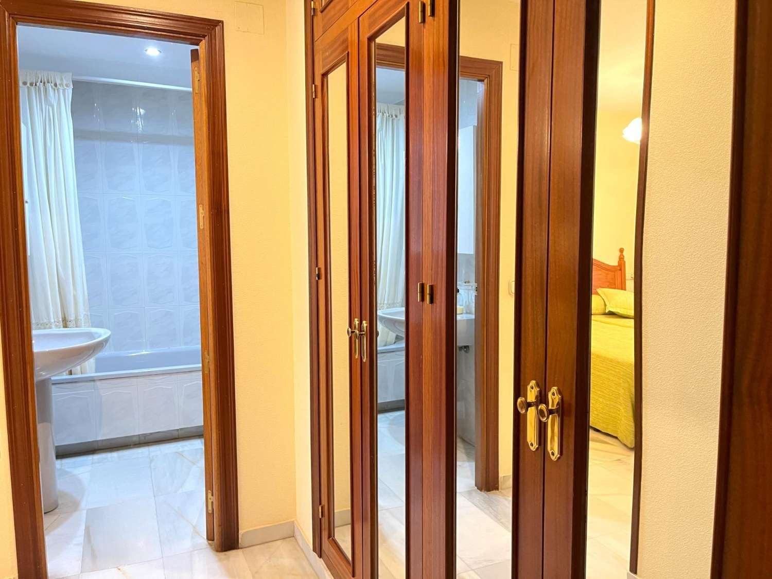 Amplio Piso en Residencial Detelina, a solo 300 mts de la playa