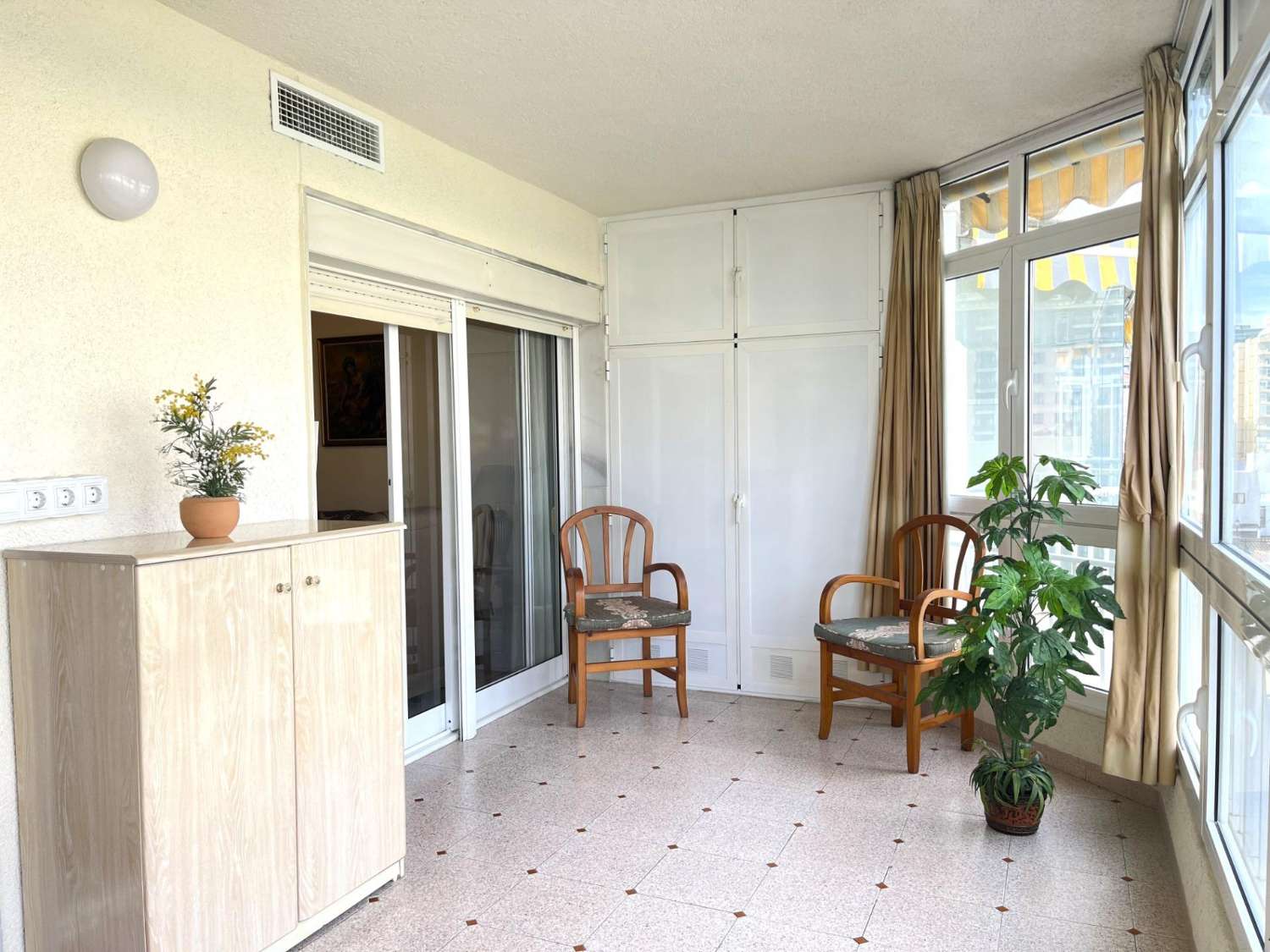 Amplio Piso en Residencial Detelina, a solo 300 mts de la playa