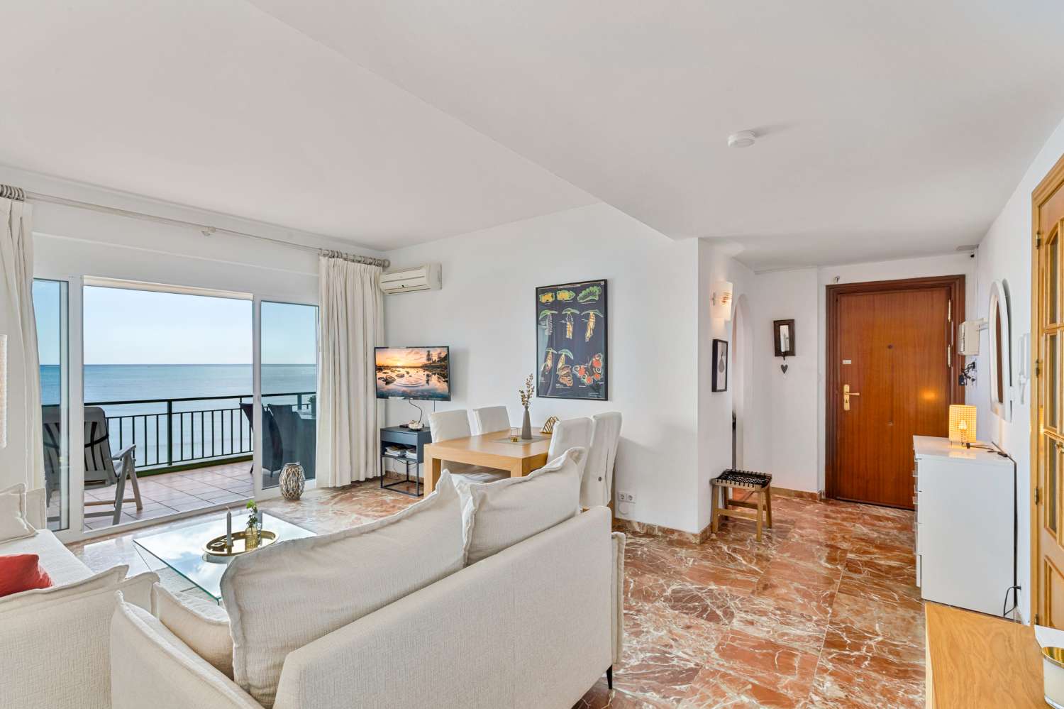 Piso en primera línea con fantásticas vistas al mar