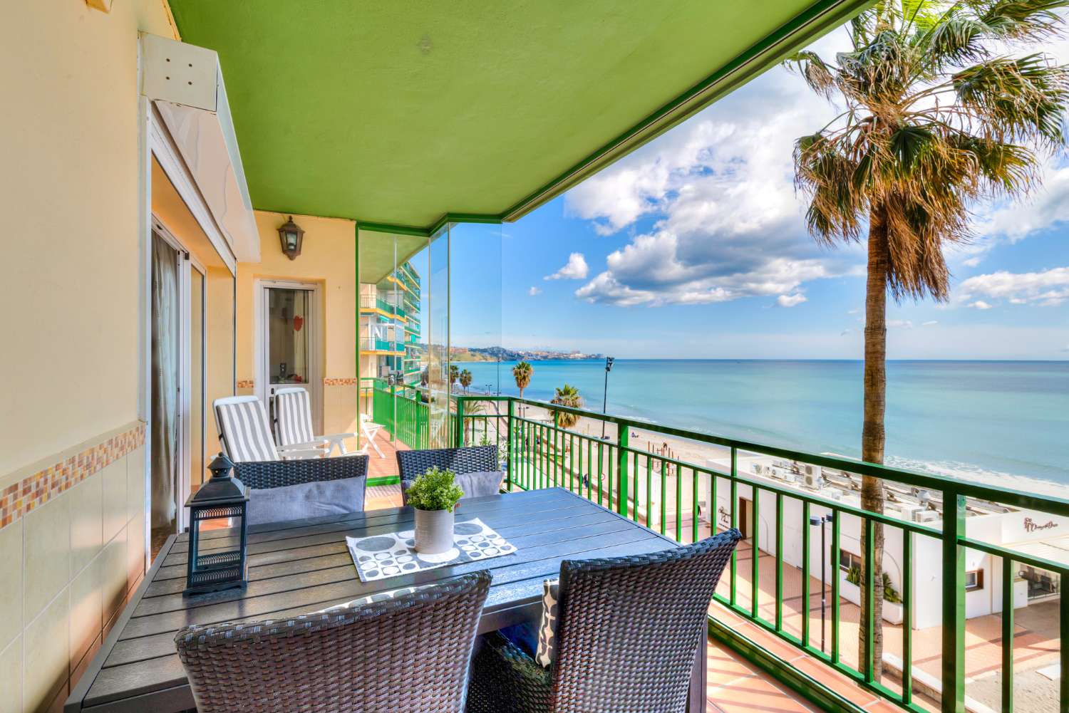 Piso en primera línea con fantásticas vistas al mar