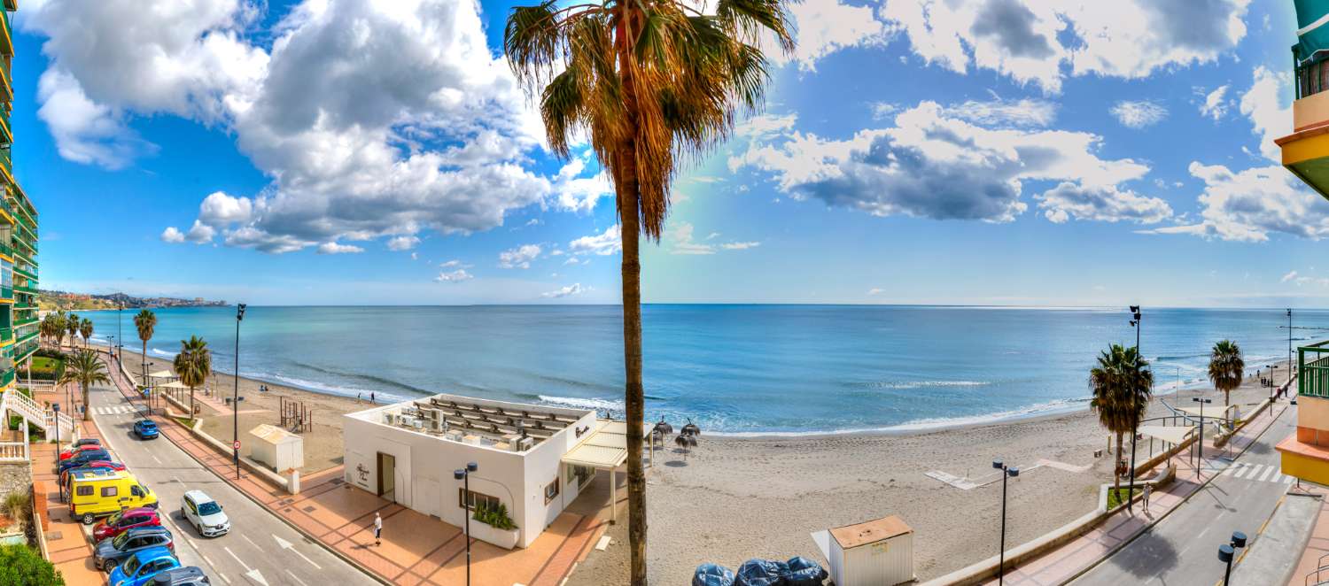 Piso en primera línea con fantásticas vistas al mar