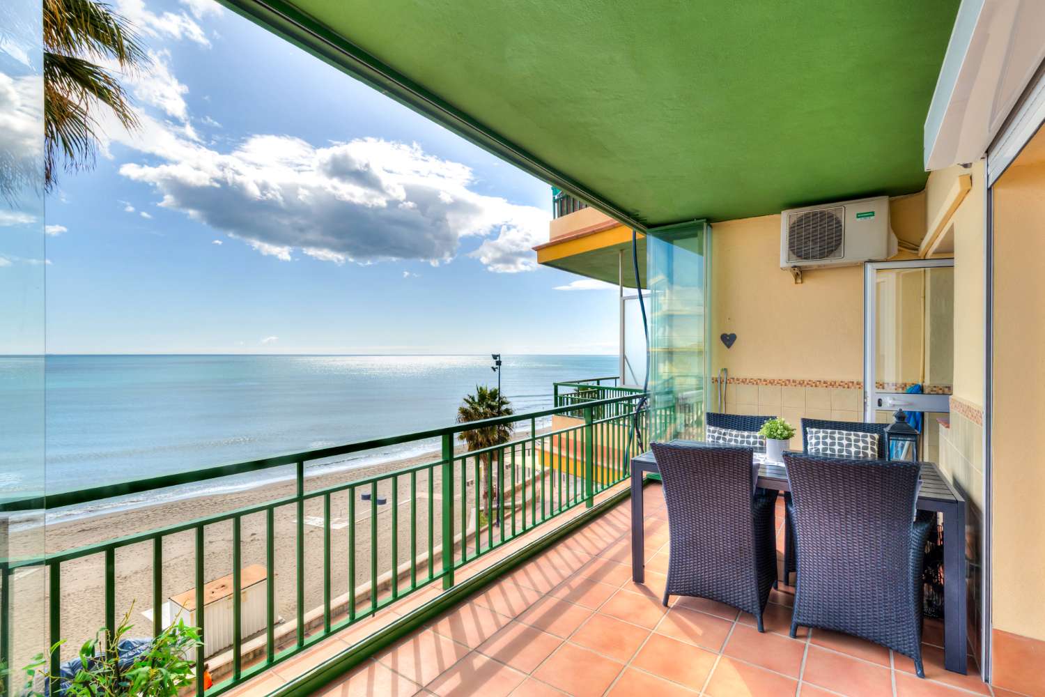 Piso en primera línea con fantásticas vistas al mar