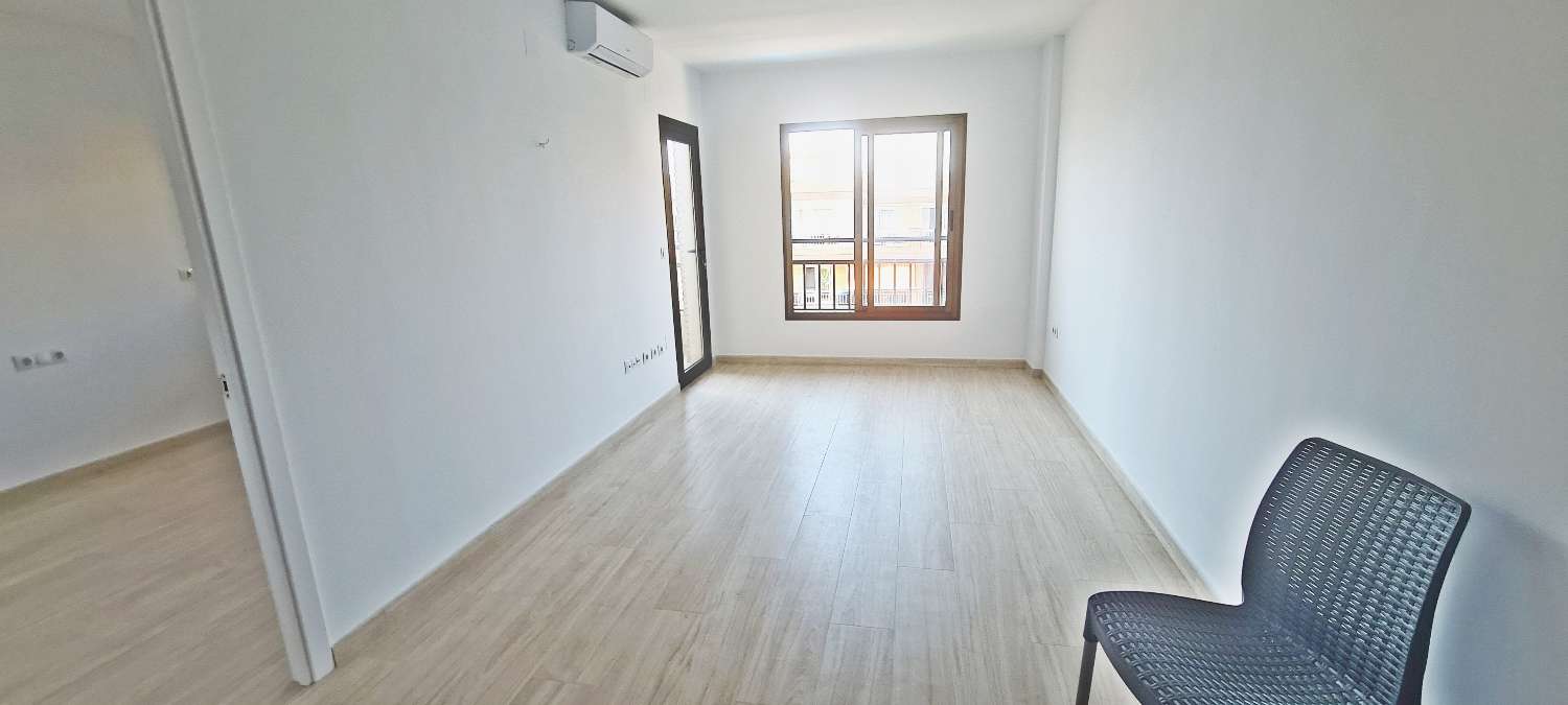 Amplio Apartamento reformado con vistas al mar