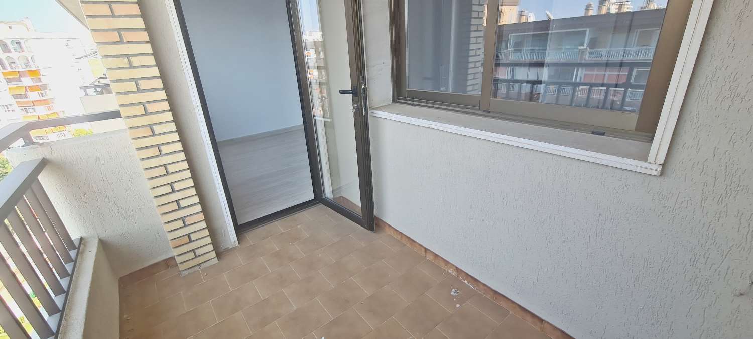 Amplio Apartamento reformado con vistas al mar