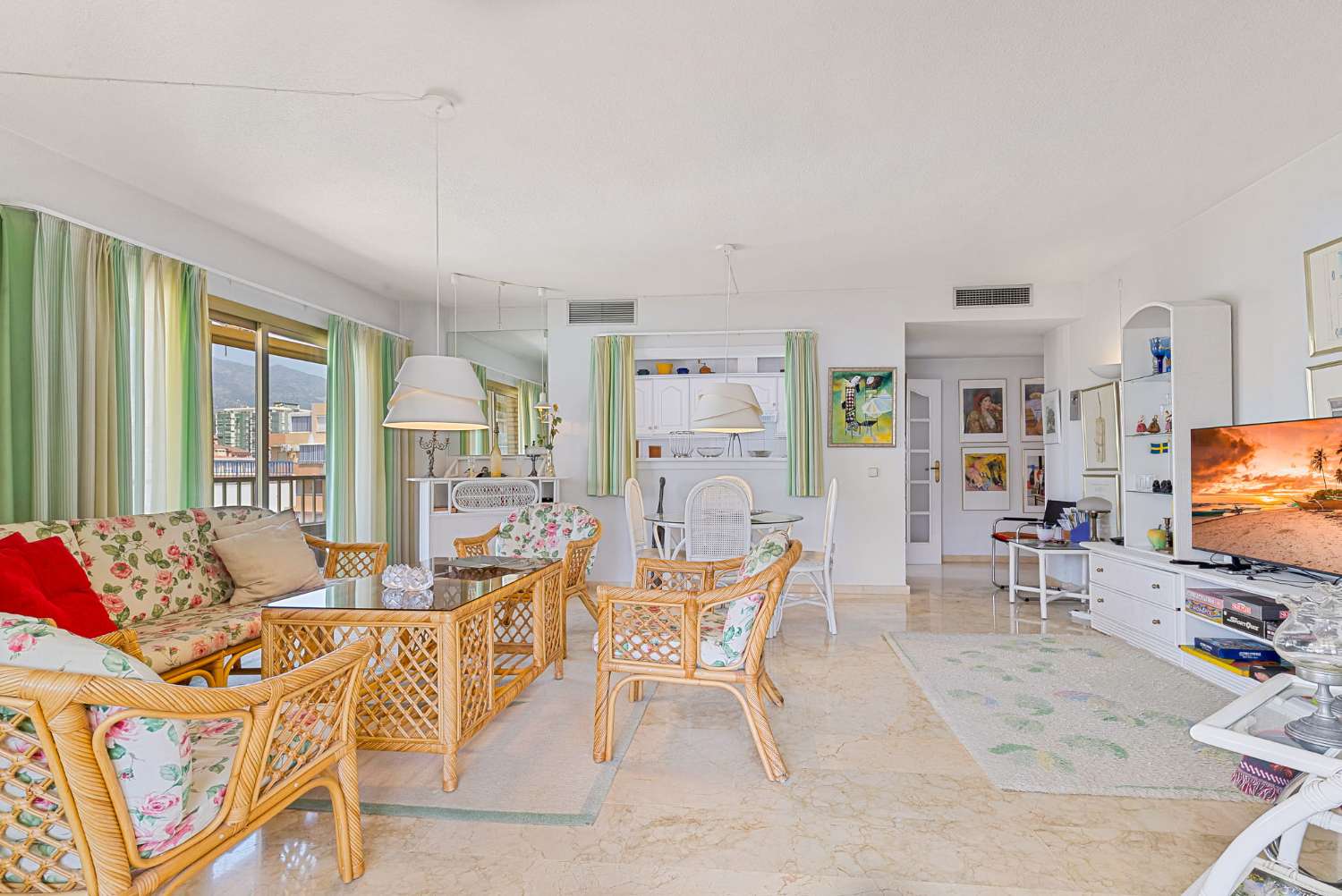 Amplio Piso situado en el Paseo Marítimo de Los Boliches