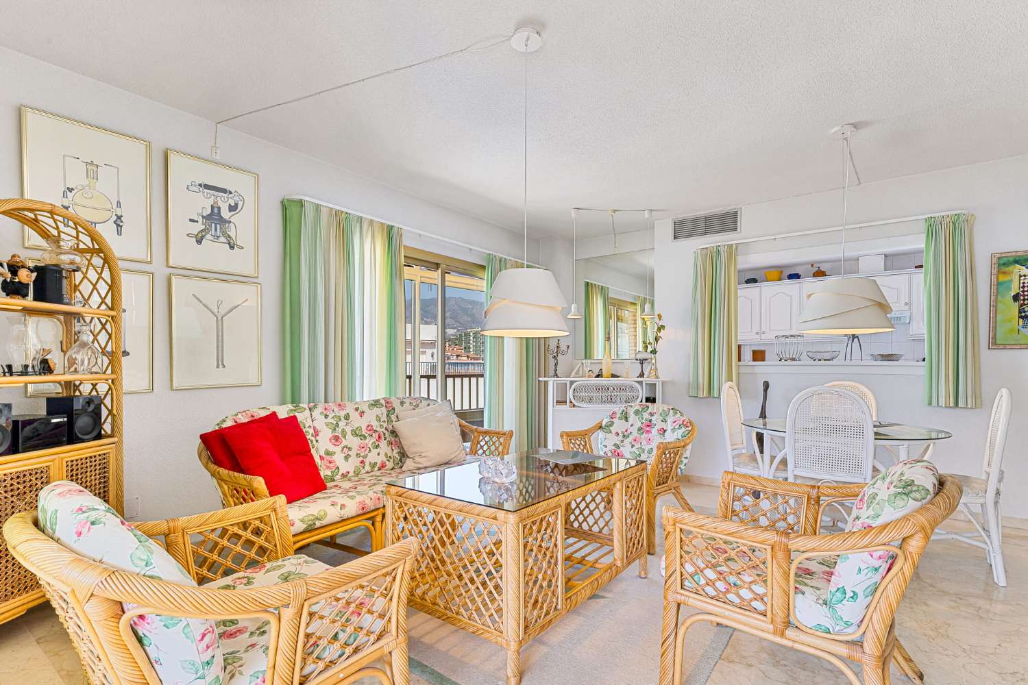 Amplio Piso situado en el Paseo Marítimo de Los Boliches