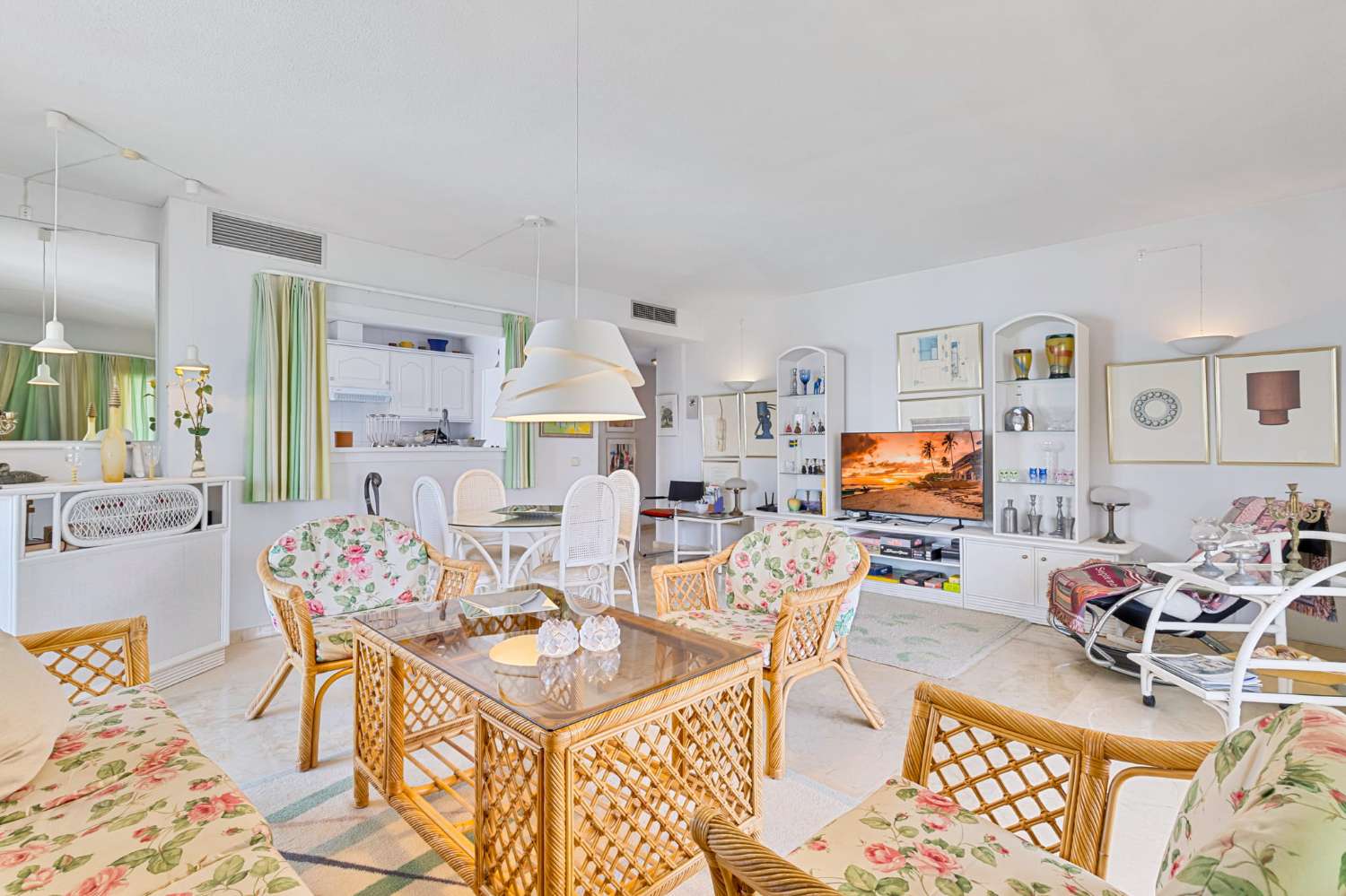 Amplio Piso situado en el Paseo Marítimo de Los Boliches