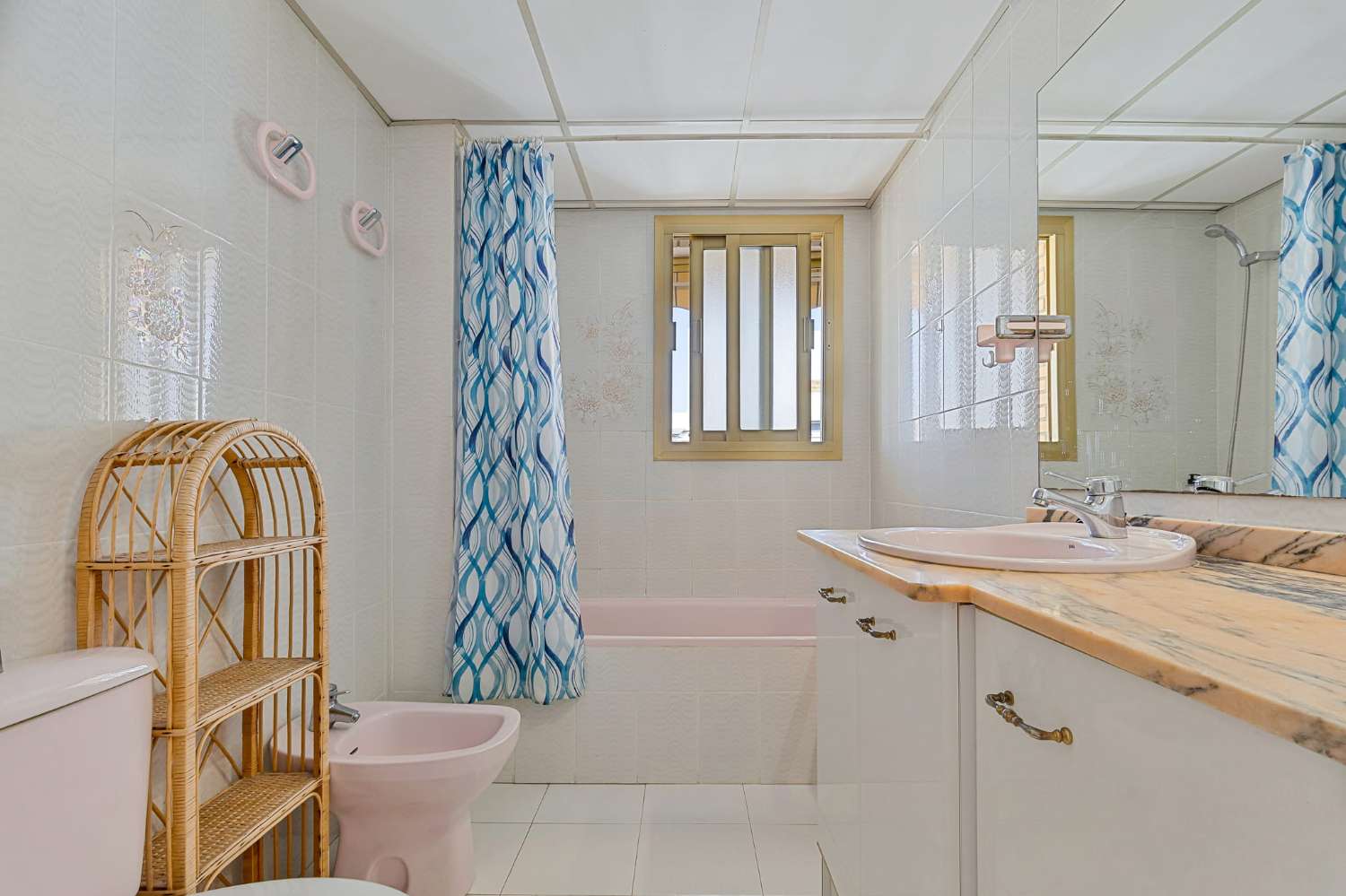 Amplio Piso situado en el Paseo Marítimo de Los Boliches